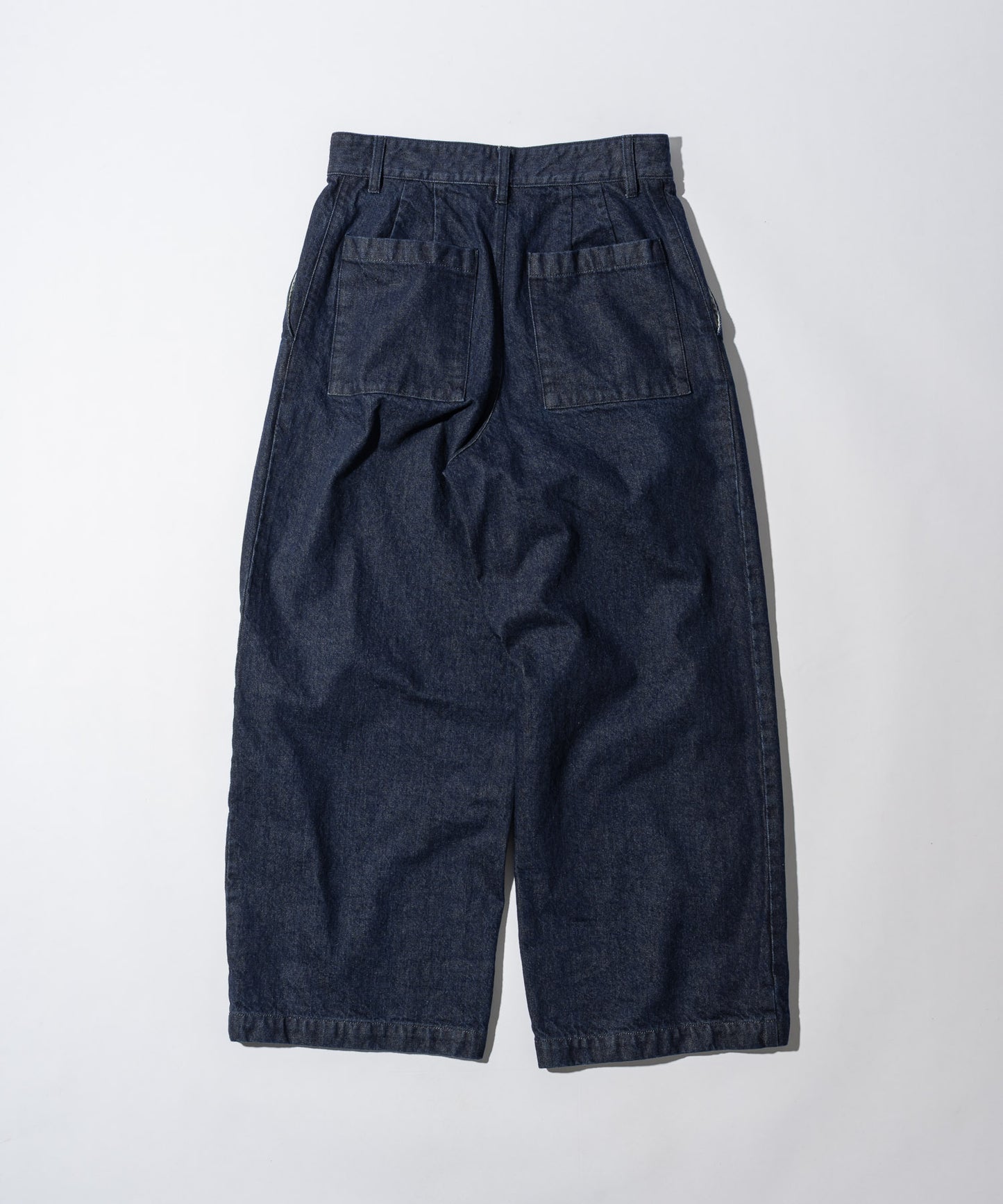 KUROKI Tuck tapered denim pants