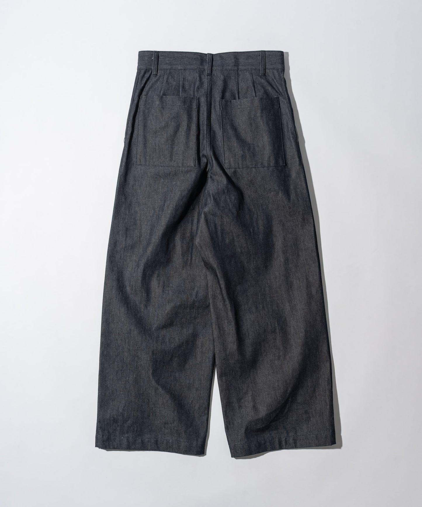 KUROKI Tuck tapered denim pants