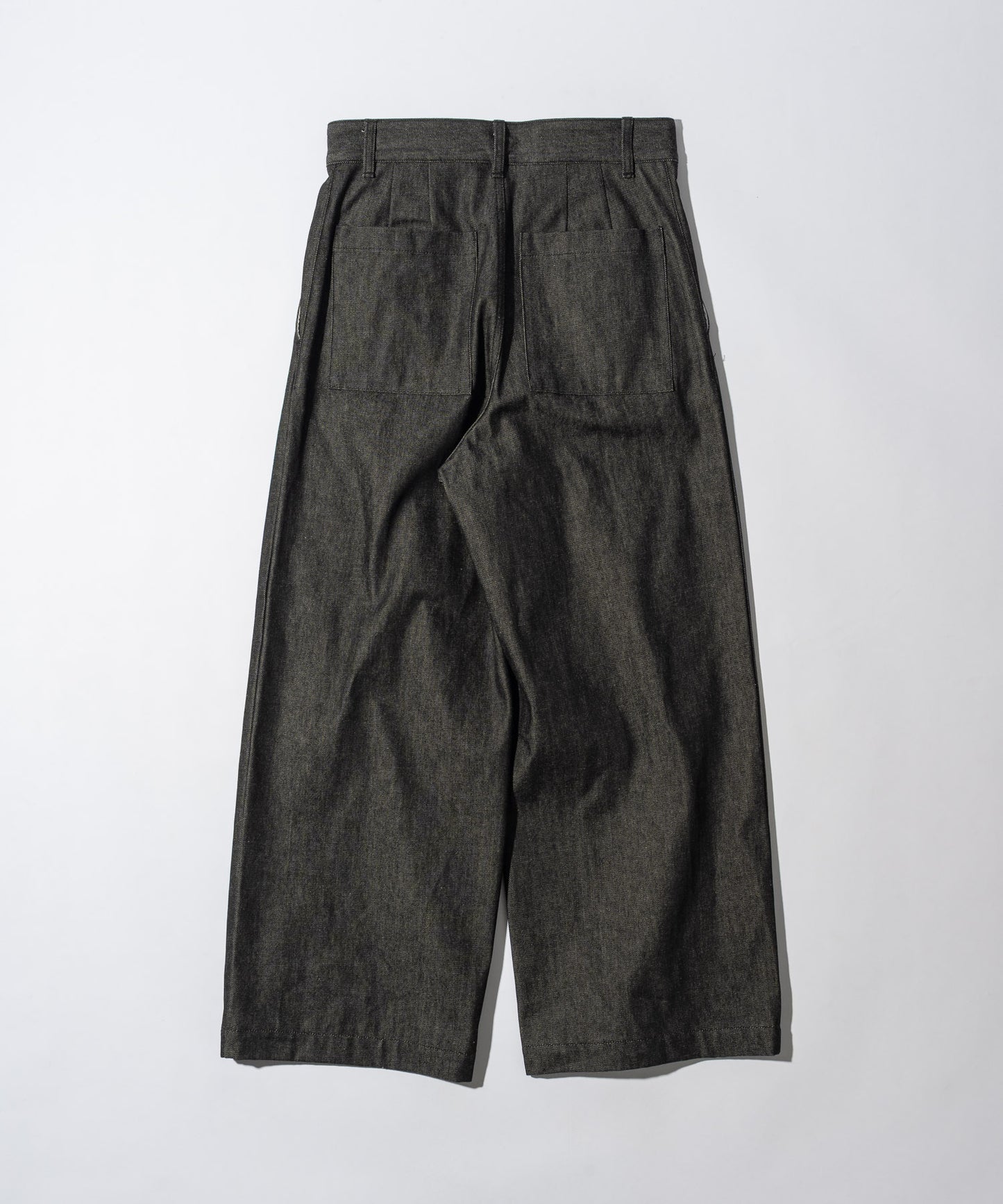 KUROKI Tuck tapered denim pants